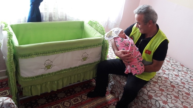 İHTİYAÇ SAHİBİ KARDEŞLERİMİZE BEŞİK, PUSET VE ANA KUCAĞI HEDİYE EDİLDİ.-10