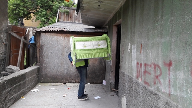 İHTİYAÇ SAHİBİ KARDEŞLERİMİZE BEŞİK, PUSET VE ANA KUCAĞI HEDİYE EDİLDİ.-5