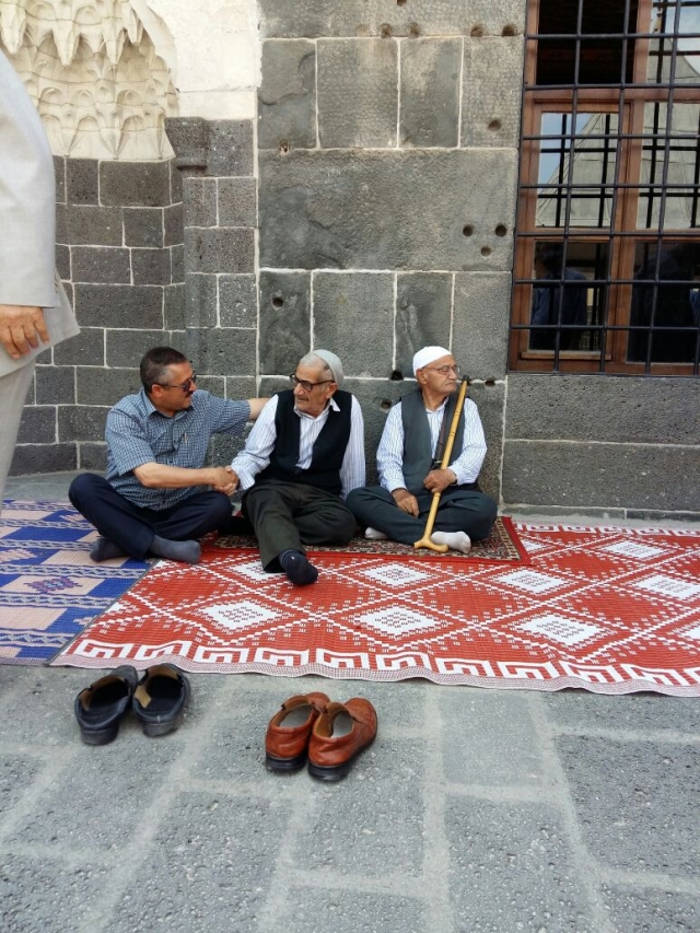 DİYARBAKIR VE MARDİNDE KARDEŞLİK İFTAR SOFRASI KURDUK-3