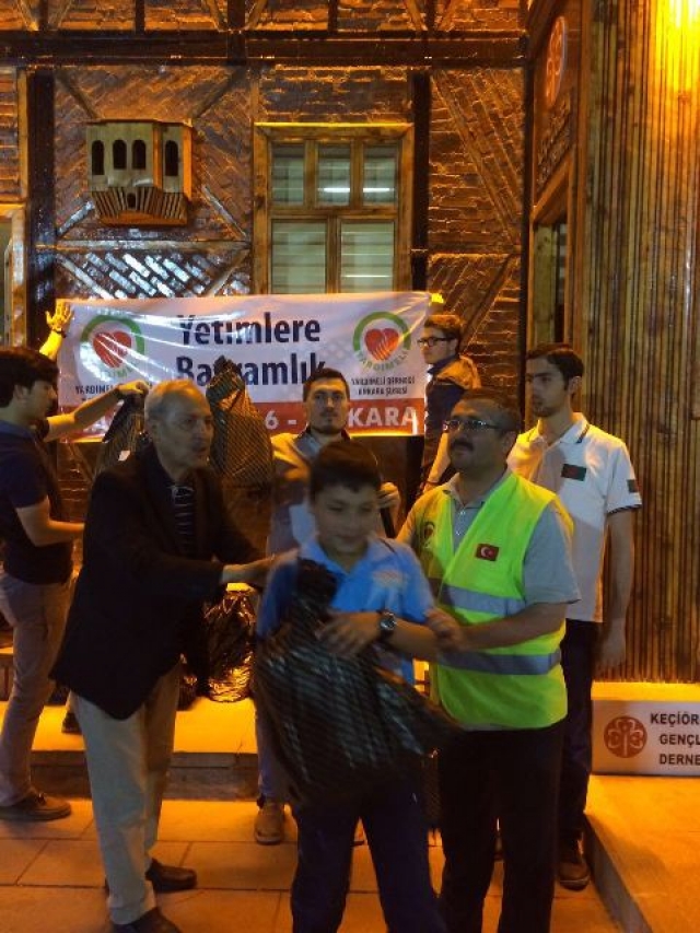 200 YETİM ÇOCUĞA İFTAR VERİLEREK BAYRAMLIKLARI DAĞITILDI.-14