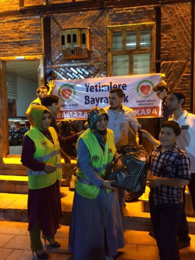 200 YETİM ÇOCUĞA İFTAR VERİLEREK BAYRAMLIKLARI DAĞITILDI.-16