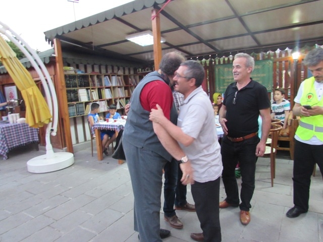 200 YETİM ÇOCUĞA İFTAR VERİLEREK BAYRAMLIKLARI DAĞITILDI.-9