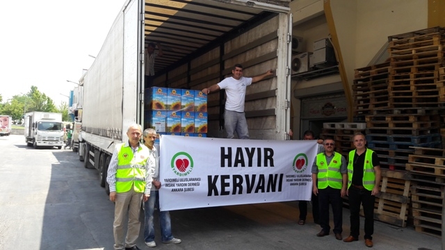 SURİYELİ KARDEŞLERİMİZE 1 TIR GIDA MADDESİ GÖNDERİLDİ.-1
