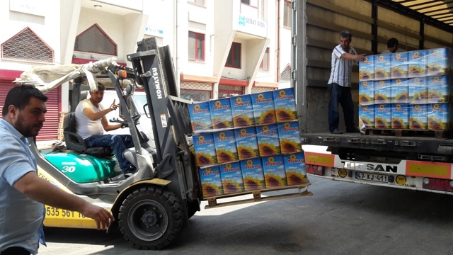 SURİYELİ KARDEŞLERİMİZE 1 TIR GIDA MADDESİ GÖNDERİLDİ.-3