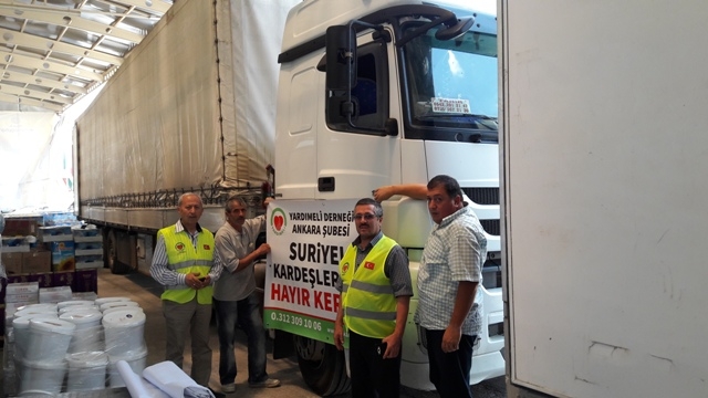 SURİYELİ KARDEŞLERİMİZE 1 TIR GIDA MADDESİ GÖNDERİLDİ.-6