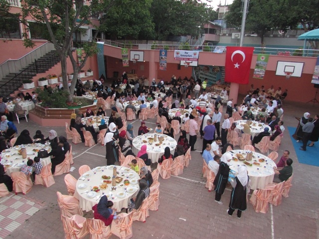 ÖZEL ÇAĞRI KOLEJİNDE 250 KİŞİYE İFTAR VERİLDİ.-1