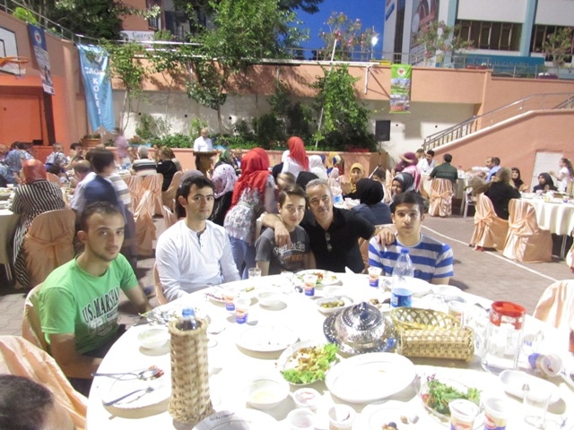 ÖZEL ÇAĞRI KOLEJİNDE 250 KİŞİYE İFTAR VERİLDİ.-16