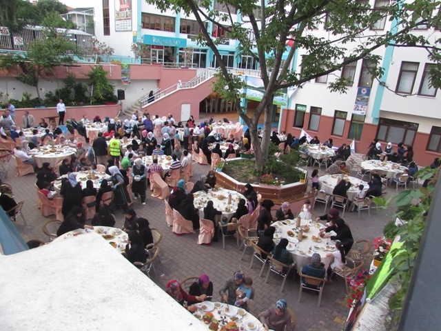 ÖZEL ÇAĞRI KOLEJİNDE 250 KİŞİYE İFTAR VERİLDİ.-3