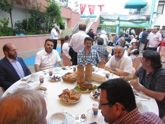 ÖZEL ÇAĞRI KOLEJİNDE 250 KİŞİYE İFTAR VERİLDİ.-4