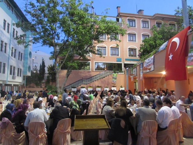 ÖZEL ÇAĞRI KOLEJİNDE 250 KİŞİYE İFTAR VERİLDİ.-7