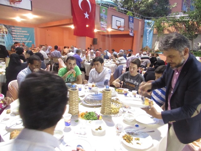 ÖZEL ÇAĞRI KOLEJİNDE 250 KİŞİYE İFTAR VERİLDİ.-9