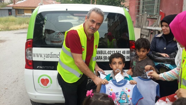 SİTELER ÖNDER DE YETİM ÇOCUKLAR GİYDİRİLDİ.-2