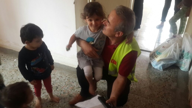 SİTELER ÖNDER DE YETİM ÇOCUKLAR GİYDİRİLDİ.-4