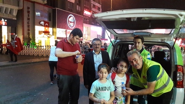 DARBEYİ ENGELLEYEN HALKIMIZA SELAM OLSUN!-4