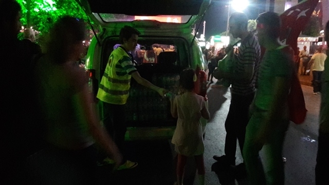 DARBEYİ ENGELLEYEN HALKIMIZA SELAM OLSUN!-8