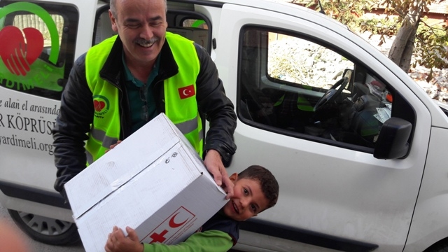 İHTİYAÇ SAHİBİ AİLELERE HİJYEN SETİ DAĞITILDI-3