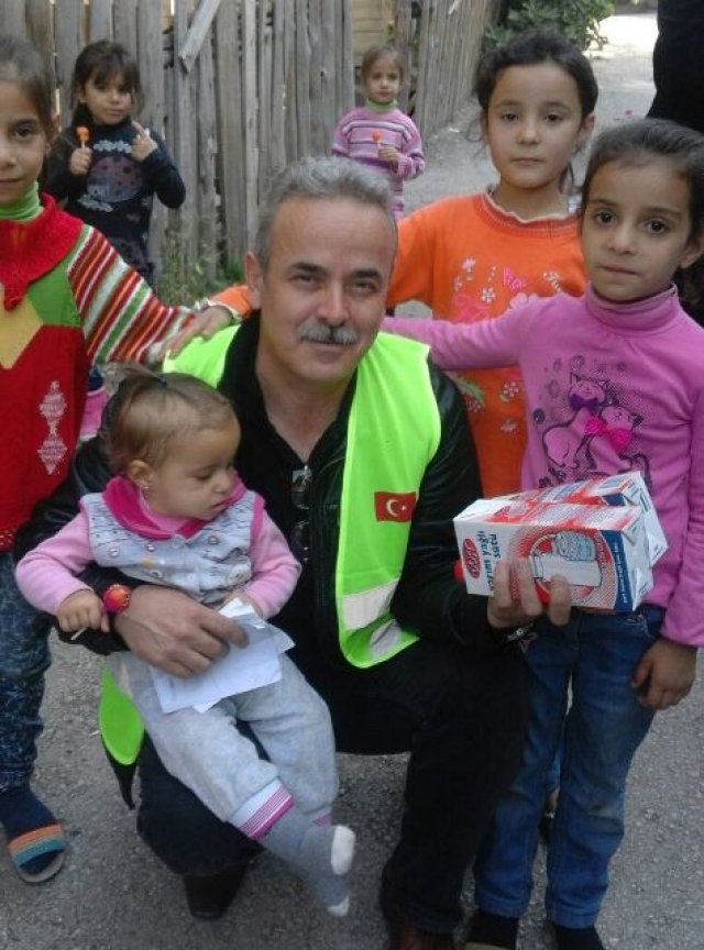 SURİYELİ KARDEŞLERİMİZE SÜT VE YUMURTA DAĞITILDI-2
