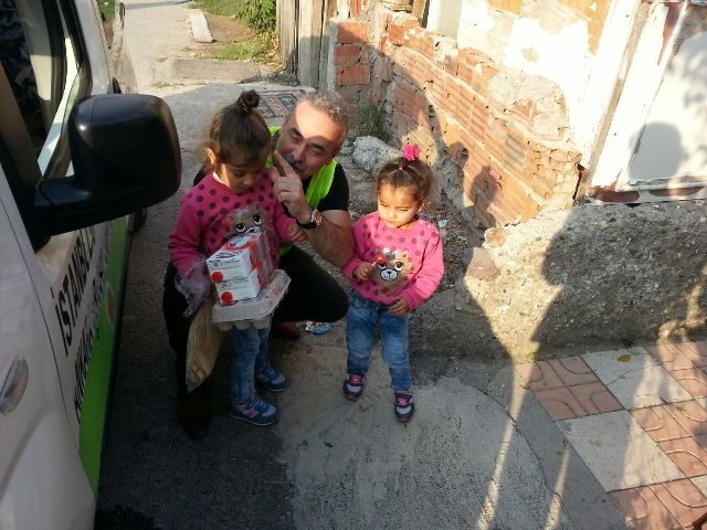SURİYELİ KARDEŞLERİMİZE SÜT VE YUMURTA DAĞITILDI-3