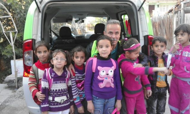 SURİYELİ KARDEŞLERİMİZE SÜT VE YUMURTA DAĞITILDI-7