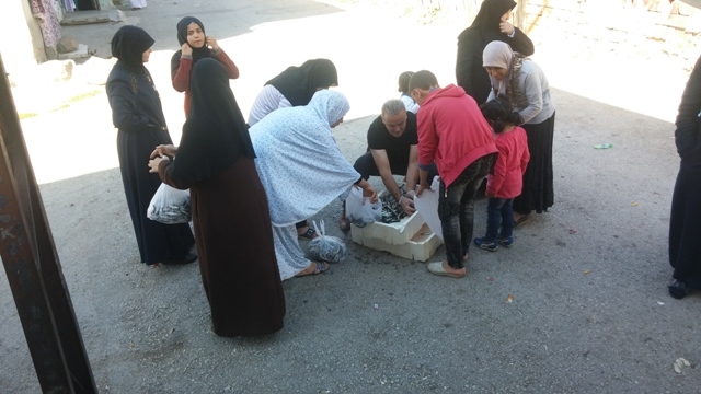 SURİYELİ KARDEŞLERİMİZE 1 TON HAMSİ DAĞITILDI.-16