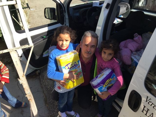 İHTİYAÇ SAHİBİ AİLELERE ÇOCUK BEZİ DAĞITILDI.-2