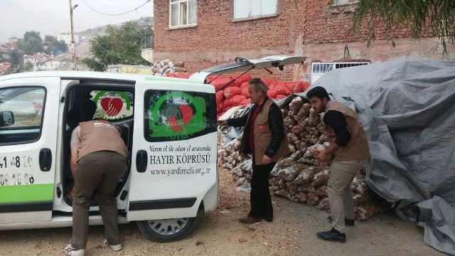 İHTİYAÇ SAHİBİ AİLELERE PATATES DAĞITILDI.-1