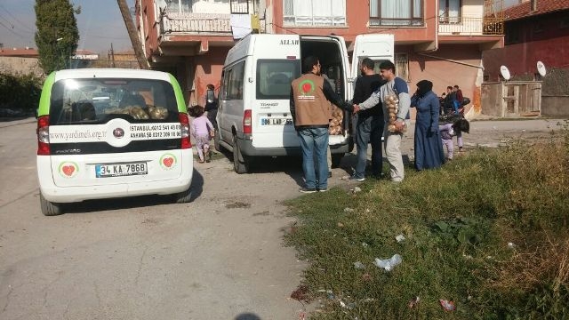 İHTİYAÇ SAHİBİ AİLELERE PATATES DAĞITILDI.-12