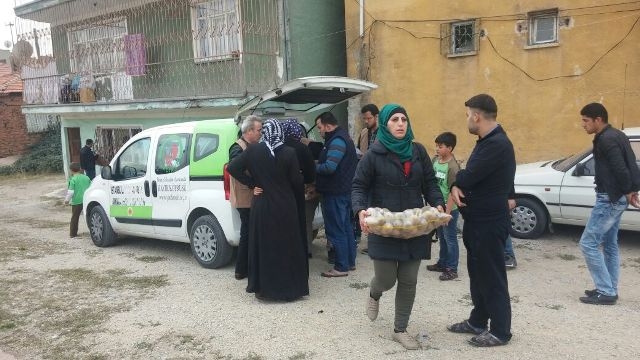 İHTİYAÇ SAHİBİ AİLELERE PATATES DAĞITILDI.-17