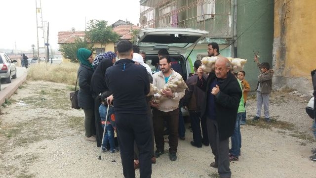 İHTİYAÇ SAHİBİ AİLELERE PATATES DAĞITILDI.-18