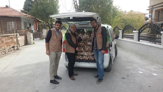 İHTİYAÇ SAHİBİ AİLELERE PATATES DAĞITILDI.-4