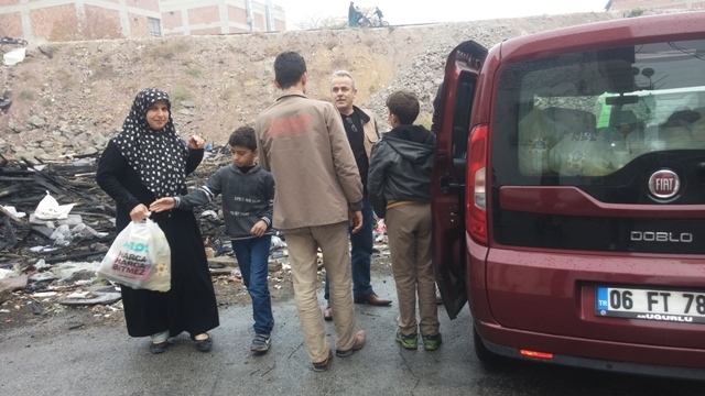 İHTİYAÇ SAHİBİ AİLELERE GIDA YARDIMI YAPILDI.-10