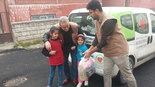 İHTİYAÇ SAHİBİ AİLELERE GIDA YARDIMI YAPILDI.-14