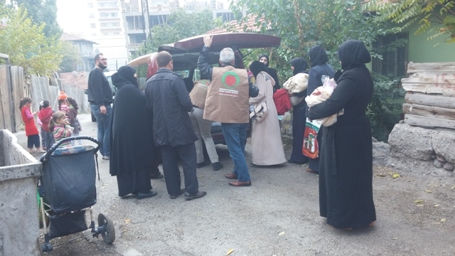 İHTİYAÇ SAHİBİ AİLELERE GIDA YARDIMI YAPILDI.-15