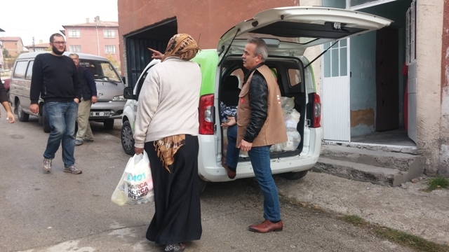 İHTİYAÇ SAHİBİ AİLELERE GIDA YARDIMI YAPILDI.-16