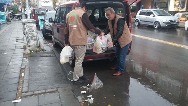 İHTİYAÇ SAHİBİ AİLELERE GIDA YARDIMI YAPILDI.-2