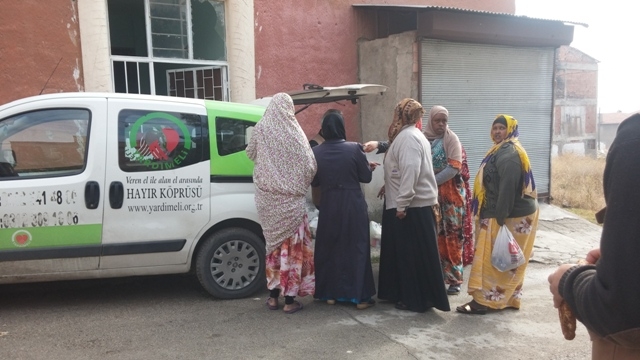 İHTİYAÇ SAHİBİ AİLELERE GIDA YARDIMI YAPILDI.-20