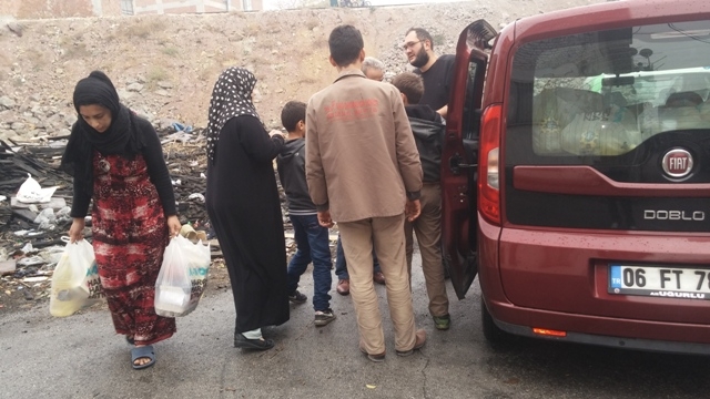 İHTİYAÇ SAHİBİ AİLELERE GIDA YARDIMI YAPILDI.-8