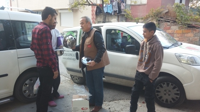 İHTİYAÇ SAHİBİ AİLELERE MUTFAK EŞYASI DAĞITILDI.-1