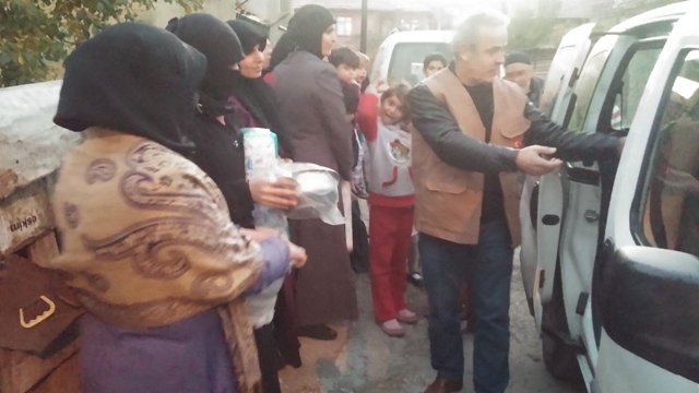 İHTİYAÇ SAHİBİ AİLELERE MUTFAK EŞYASI DAĞITILDI.-10