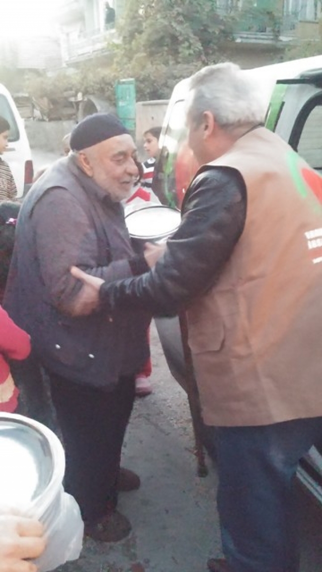 İHTİYAÇ SAHİBİ AİLELERE MUTFAK EŞYASI DAĞITILDI.-12