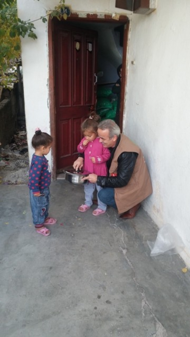 İHTİYAÇ SAHİBİ AİLELERE MUTFAK EŞYASI DAĞITILDI.-2