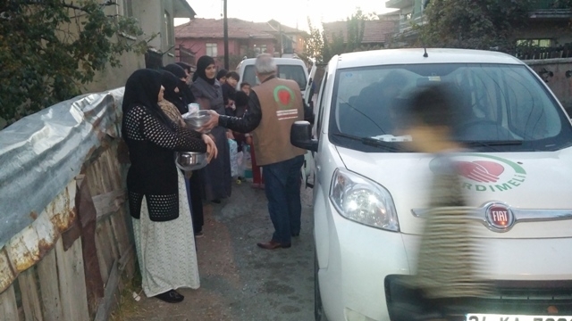 İHTİYAÇ SAHİBİ AİLELERE MUTFAK EŞYASI DAĞITILDI.-9