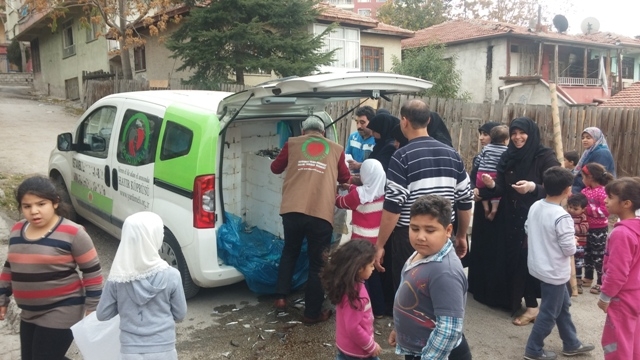 İHTİYAÇ SAHİBİ AİLELERE BALIK DAĞITIMINA DEVAM EDİLDİ-1