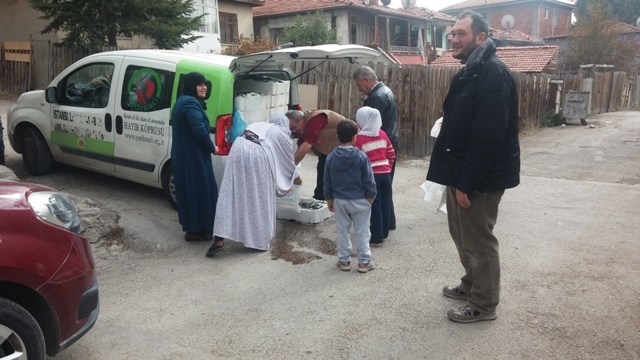 İHTİYAÇ SAHİBİ AİLELERE BALIK DAĞITIMINA DEVAM EDİLDİ-3