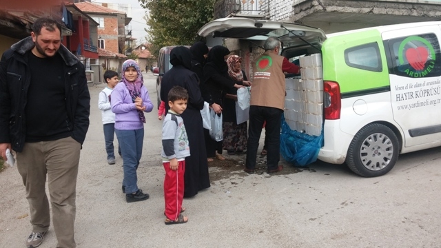 İHTİYAÇ SAHİBİ AİLELERE BALIK DAĞITIMINA DEVAM EDİLDİ-5