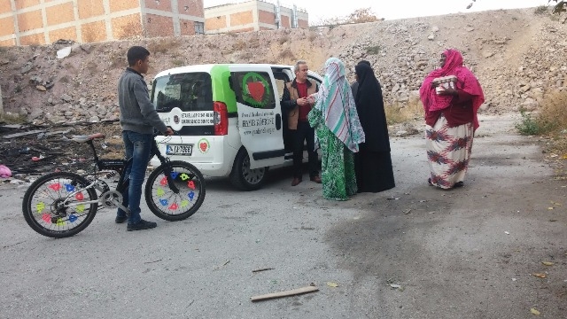 SURİYELİ KARDEŞLERİMİZE SÜT VE YUMURTA DAĞITILDI-10