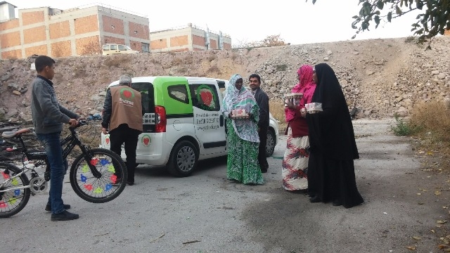 SURİYELİ KARDEŞLERİMİZE SÜT VE YUMURTA DAĞITILDI-11