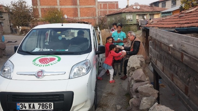 SURİYELİ KARDEŞLERİMİZE SÜT VE YUMURTA DAĞITILDI-14