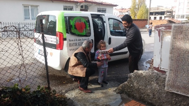 SURİYELİ KARDEŞLERİMİZE SÜT VE YUMURTA DAĞITILDI-15