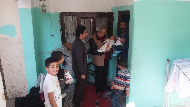 SURİYELİ KARDEŞLERİMİZE SÜT VE YUMURTA DAĞITILDI-19